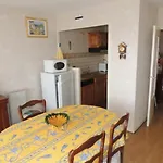Апартаменты Ensoleille Et Spacieux Avec Parking, Centre De - Fr-1-71-62 Руайян