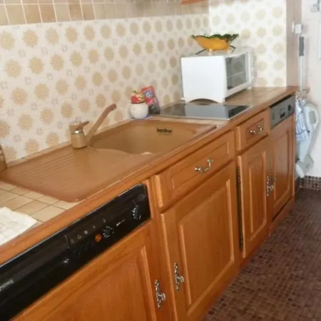 Ensoleille Et Spacieux Avec Parking, Centre De - Fr-1-71-62 Apartmán
