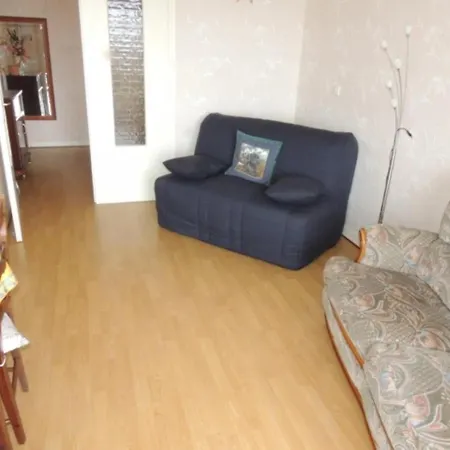 Apartment Ensoleille Et Spacieux Avec Parking, Centre De - Fr-1-71-62 Royan