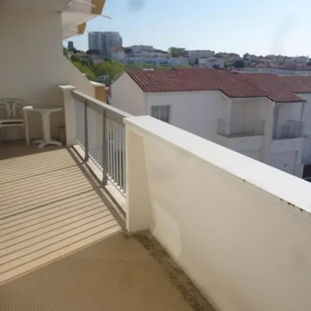 Ensoleille Et Spacieux Avec Parking, Centre De - Fr-1-71-62 Apartmán