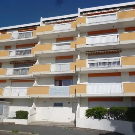 Ensoleille Et Spacieux Avec Parking, Centre De - Fr-1-71-62 Royan
