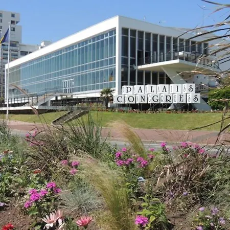 Ensoleillé Et Spacieux Avec Parking, Centre De - Fr-1-71-62 Royan