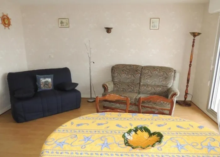 Ensoleille Et Spacieux Avec Parking, Centre De - Fr-1-71-62 아파트