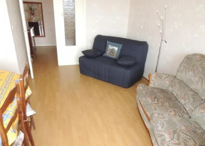 Apartment Ensoleille Et Spacieux Avec Parking, Centre De - Fr-1-71-62 Royan