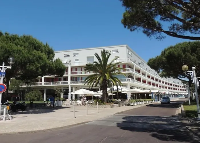 Ensoleille Et Spacieux Avec Parking, Centre De - Fr-1-71-62 아파트 로양