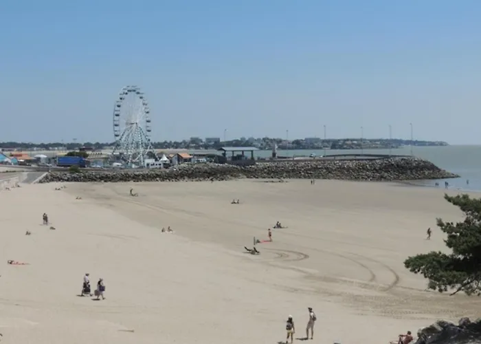 Ensoleille Et Spacieux Avec Parking, Centre De - Fr-1-71-62