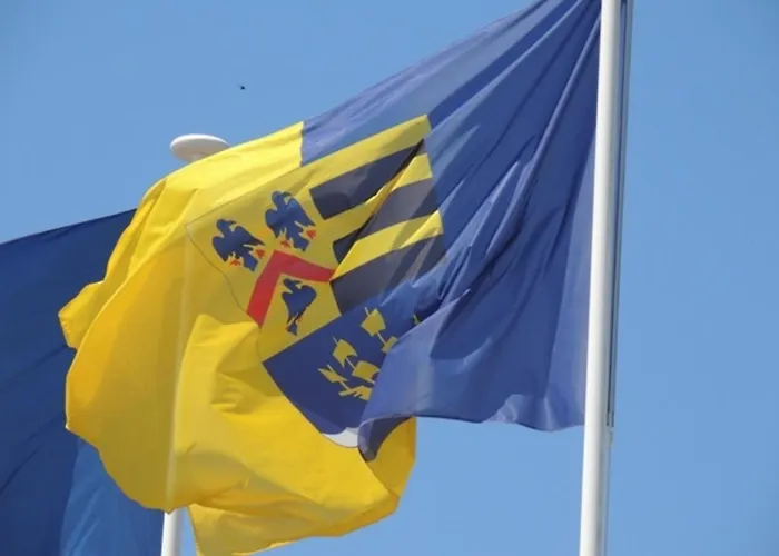 Ensoleille Et Spacieux Avec Parking, Centre De - Fr-1-71-62