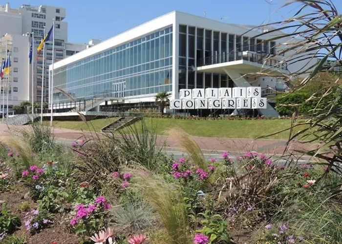 Ensoleille Et Spacieux Avec Parking, Centre De - Fr-1-71-62 로양