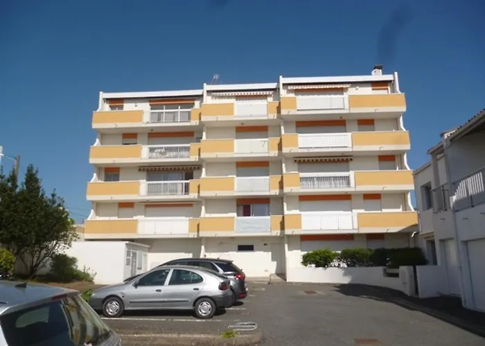 Ensoleille Et Spacieux Avec Parking, Centre De - Fr-1-71-62