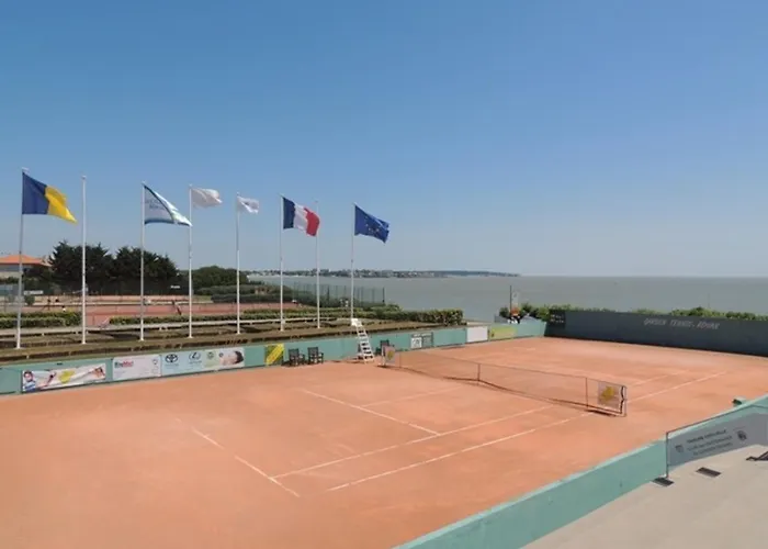 Ensoleille Et Spacieux Avec Parking, Centre De - Fr-1-71-62 * 로양